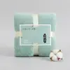 Toalla de forro polar de coral lisa gruesa absorbente suave regalo creativo toalla recuerdo de boda regalo de agradecimiento al por mayor toalla cuadrada