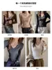 Camiseta Base Nueva de Estilo Otoño e Invierno para Mujer, Cuello en V, Hombro Normal, Tejido Cepillado tipo Cachemira Sintética, Cálida, Ceñida a la Cintura, Adelgazante, Mangas Acampanadas, Top de Capa Interior