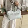 Bolsa Tote para o Dia a Dia 2026 Transfronteiriça Bolsa de Ombro Transversal de Luxo Leve com Fivela de Cinto Elegante e Estilosa Bolsa de Braço