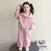 Conjunto de Primavera y Otoño para Niñas 2026 Nuevo Elegante Sudadera con Cremallera Casual Infantil y Pantalones Deportivos Conjunto de Tres Piezas Atuendo de Primavera