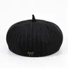 Boina retro a rayas de estilo japonés para otoño, moderna y elegante, perfecta para mujeres, un sombrero de pintor versátil y un sombrero de calabaza de moda