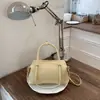 Bolso de Mano de Nicho Estilo Coreano para Mujer Modelo Nuevo 2026 Bolso Cruzado de Moda Versátil Bolso de Viaje Bolso de Hombro de Alta Gama Transfronterizo