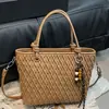 Bolsa Saco Retrô de Nicho para Mulheres Outono e Inverno 2025 Nova Simples Trançada Coreana de Nicho Bolsa de Ombro Transversal