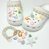 Encantos lindos de dibujos animados para zapatos con varios agujeros, decoraciones versátiles de resina para zapatos, mariposa, burbuja, flor, animales, charms decorativos al por mayor