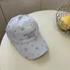 Boné de beisebol bordado com letra, fresco e floral, para mulheres, doce e versátil, aba larga para fazer o rosto parecer menor, proteção solar, chapéu de bico de pato