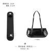 Hecha con cuidado, esta bolsa interior es adecuada para bolsos estilo baguette Coach Asher 34, con un forro de papel DuPont y un bolsillo interior con cremallera para un almacenamiento organizado.