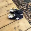 Zapatos de entrenamiento casuales vintage desgastados de cuero genuino en stock para mujer, zapatillas versátiles nuevas con correas de contraste, zapatillas que aumentan la altura