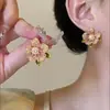 Brincos Florais Retrô Franceses para Mulheres 2026 Novo Estilo Quente Brincos Elegantes Versáteis Luxo Acessível Brincos de Design de Nicho