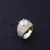 Anillos de Hip Hop Europeos y Americanos de Cobre Incrustados con Circonita Diamante Grande Forma de Arco Anillo Índice de Moda para Hombres y Mujeres Diamante Huevo de Paloma Índice de Moda Anillo al por Mayor