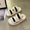 Pantuflas peludas retro de suela gruesa para mujer, pantuflas de lana de cordero y algodón para usar en exteriores, con correa de hebilla y estilo Birkenstock antideslizante