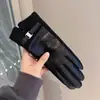 Guantes de Cuero para Mujer de Invierno con Forro Polar, Engrosados para Calor, Resistentes al Viento y al Frío, Adecuados para Ciclismo al Aire Libre y Patinetes Eléctricos, Diseño de Cinco Dedos Compatible con Pantalla Táctil
