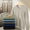 Suéter de una pieza de lana modal de 620G con cuello en V de terciopelo para hombre, suéter interior cálido, otoño e invierno, forrado de polar, engrosado