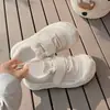 Versión Coreana de Zapatillas de Encaje con Suela Gruesa de Diseño Sencillo para Mujer Nuevo Estilo Otoño e Invierno 2025 Zapatos Blancos Tipo Pan Súper Bonitos
