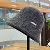 Sombrero de cubo beige elegante de estilo francés para otoño e invierno para mujer, color liso artístico, simple y versátil, sombrero cloché cálido