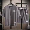 Traje Casual de Verano para Hombre 2023 Estilo Coreano Moda Deportiva Adolescente Estudiante Marca de Moda Estampado Conjunto de Dos Piezas