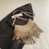 Moda Primavera 2026 Bolso Nuevo con Borlas Tachuelas de Moda Nicho Retro Alto Valor Simple Casual Bolso de Hombro