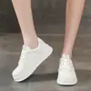 Zapatillas blancas de suela gruesa ultraligeras para mujer, zapatillas deportivas casual versátiles de moda, nuevo modelo de otoño, zapatos ligeros que aumentan la altura