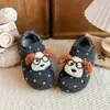 Sandálias Birkenstock de Ursinho Desenho Animado para Meninas 2026 Chegada Nova de Outono Sapatos de Lã Infantis Mocassins para Meninas Sola Macia Sapatos de Primavera e Outono