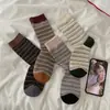 Calcetines de mujer versátiles de estilo casual retro, a media pantorrilla, con bloqueo de color a rayas estilo japonés, color dopamina, ambiente de principios de otoño