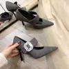 Primer Encuentro con los Nuevos Zapatos de Tacón Alto Cuadrados con Hebilla Cuadrada y Correa de Pedrería de Estilo Otoño/Invierno Jc, con Tacones Finos y Punta Cuadrada, Hechos de Lana, para un Look Elegante