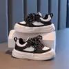 Zapatos Deportivos Infantiles 2025 Nuevo Otoño Antideslizantes Casuales para Estudiantes, Niños y Niñas, Tenis de Caña Baja con Velcro Diseño de Moda