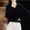 Novo suéter feminino de caxemira para outono e inverno com gola solta e mangas morcego, pulôver de lã tricotado de caimento solto com um design estiloso