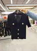 Cardigã de Malha com Decote V Estilo Chanel Feminino Estilo Ocidental Fivela de Metal Cintura Alta Camisa Base Novo Elegante Slim-fit Casaco Top