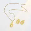 Exquisito juego europeo y americano de lujo creativo irregular de hojas geométricas poligonales con textura de flores de amor, aretes y collar