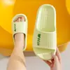 Pantuflas de suela blanda Eva para mujer, nuevo modelo de verano para uso exterior e interior, hogar y baño, antideslizantes, sandalias de suela gruesa para pareja