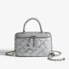 Bolso Pequeño Cuadrado con Cadena Acolchado Diamante Estilo Chanel 2026 Nuevo de Alta Gama Versátil Mini Bolsa Roja con Cierre de Bola Dorada Bolso de Hombro Único