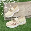 Sapatos Cruzados Plus Size para Mulheres 2025 Outono Sapatos de Pano Old Beijing Solado Macio Confortáveis Sapatos para Mãe de Meia-Idade e Idosa Adesivos Geração Temu