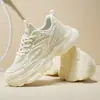 Sapatos Casuais Esportivos Masculinos de Malha Respirável Verão Novo Estilo Moda Versátil Sapatos de Solado Plano Versátil Tendência Sapatos de Pai