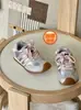 Zapatillas Lindas Retro de Lunares para Niñas Xshx con Velcro, Otoño e Invierno Rojo y Plateado, Dulces y Casuales