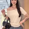 Camiseta de punto fino hueca de manga corta estilo coreano para mujer, de verano, nicho, corte ajustado, versátil, transpirable, top rejuvenecedor