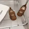 Zapatos para Bebé Niña Pequeña 2025 Otoño Nuevo Estilo Coreano Princesa Suela Suave Punta Redonda Zapatos Pequeños de Cuero Tenis para Niños Estilo de Moda