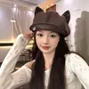 Bonito Boina de Cuero PU con Orejas de Gato de Dibujos Animados para Mujer, Estilo Retro Artístico de Nicho, Hace que la Cara Parezca Más Pequeña, Sombrero de Pintor Nube, Moderno