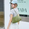 Bolso de Hombro Cruzado Tejido de PU Estilo Coreano para Mujer, Temporada Primavera y Verano, Moderno y Popular, Versátil