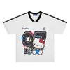 Camiseta Feminina de Manga Curta com Gola V e Estampa de Gatinho Estilo Esportivo Retrô Americano, Top Casual Meia-Manga Solto e Versátil para o Verão