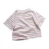 Camiseta Listrada Infantil de Manga Curta em Cores Macaron, Novo Estilo de Verão para Meninos e Meninas, Algodão e Linho, Estilo Coreano, Top Casual Versátil