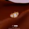 Anillo Abierto Estilo Retro Madreperla Diamante Lujo Ligero Gama Alta Exquisito Diseño de Anillo para Dedo Índice Joyería de Mano de Nicho Venta al Por Mayor