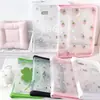 Bolsa de Armazenamento Portátil Transparente com Padrão Diagonal Tamanho A6A5 para Crachás, Cartões Pequenos, Adesivos, Materiais de Journaling, Morandi Dz