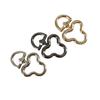 Herrajes para equipaje al por mayor hebilla de resorte en forma de corazón de durazno anillo de resorte nube de hongo metal bola de pelo abierta gancho para llaves hebilla