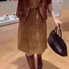 Saia Vintage Marrom Camurça Estilo Comuter para Mulheres, Nova Saia Midi Slimming de Cintura Alta Estilo Coreano para Outono e Inverno