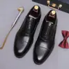Zapatos Oxford de cuero italiano para bodas de hombre, con un diseño de tres correas, adecuados para atuendo formal, negocios y entornos profesionales.