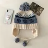 Gorro de Punto Jacquard Bloque de Color Fair Isle Retro con Protección para los Oídos para Mujer Invierno Circunferencia de Cabeza Grande Cierre de Cordones Bola de Piel Cálido Gorro de Lana
