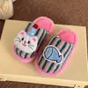 Pantuflas de algodón para niños de otoño e invierno, para niñas y niños, con suelas antideslizantes, suelas gruesas, forro de felpa para abrigar, adecuadas para uso en interiores, y diseñadas como un conjunto a juego para padres e hijos