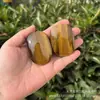Pedra Crua de Cristal Natural Polida e Peça de Cabo de Ametista Brilhante Pedra Oval para Descompressão da Palma da Mão Pedra de Energia para Mão Pedra de Massagem para Yoga