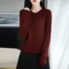 Cardigã de tricô com gola redonda em estilo minimalista para mulheres, perfeito para o início do outono, leve, feito com lã sintética de alta qualidade, branco elegante, versátil como camada base