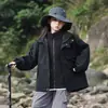 Nuevo cortavientos tres en uno para primavera, otoño e invierno para niños y niñas, con diseño de capucha, adecuado para actividades al aire libre y deportes, y que ofrece protección impermeable