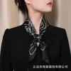 Moda Clásico Estilo Fragancia Pequeña Nuevo Pañuelo Cuadrado de Satén de Seda Temperamento Profesional Ol Decoración para Camisa Pañuelo para el Cuello de Mujer 70cm
